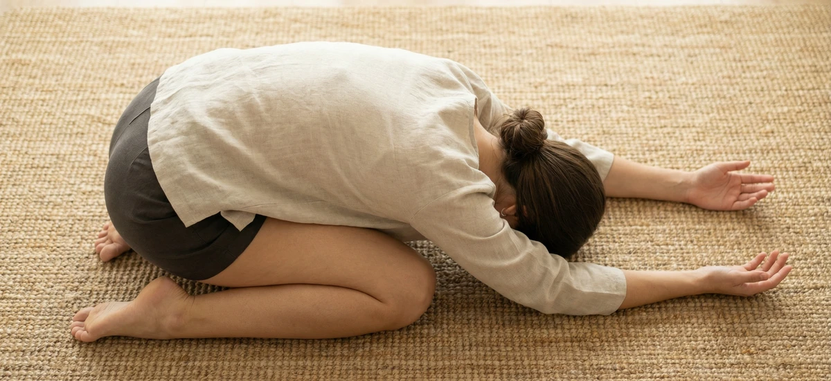Postura del niño (Balasana): beneficios y cómo hacerla correctamente