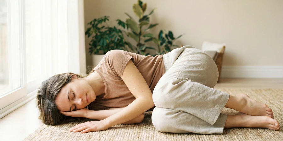 Superando los desafíos de la mente inquieta durante Savasana