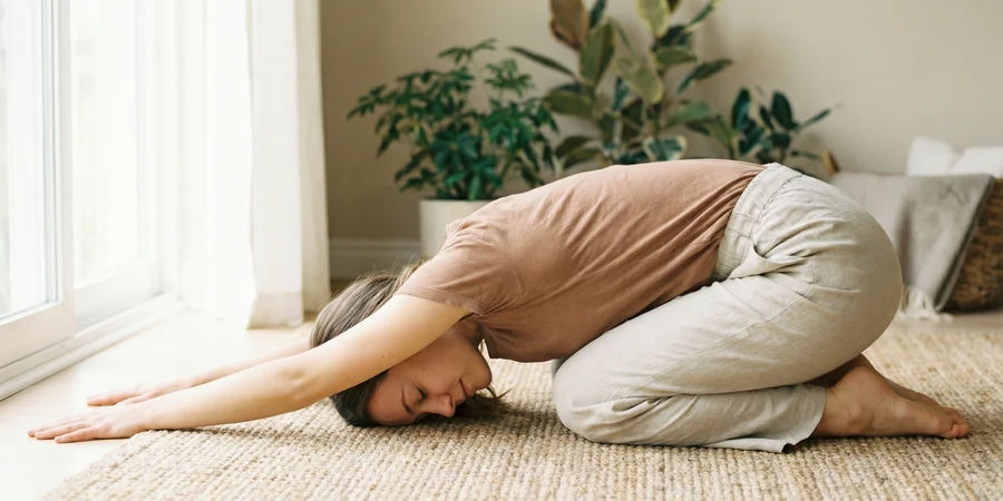 Técnicas de respiración yoga para calmar la ansiedad social