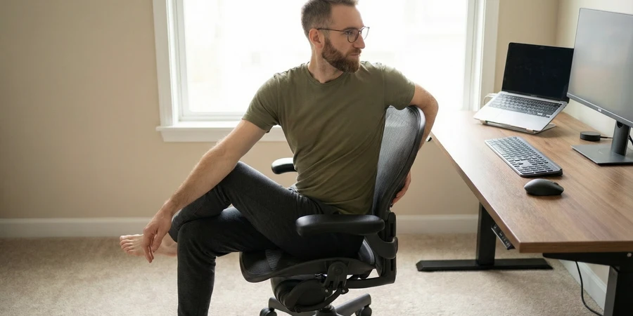 Ejercicios de yoga para aliviar tensión en cuello y hombros