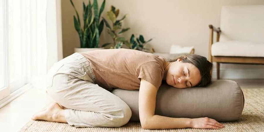 Posturas restaurativas típicas con apoyo completo de props