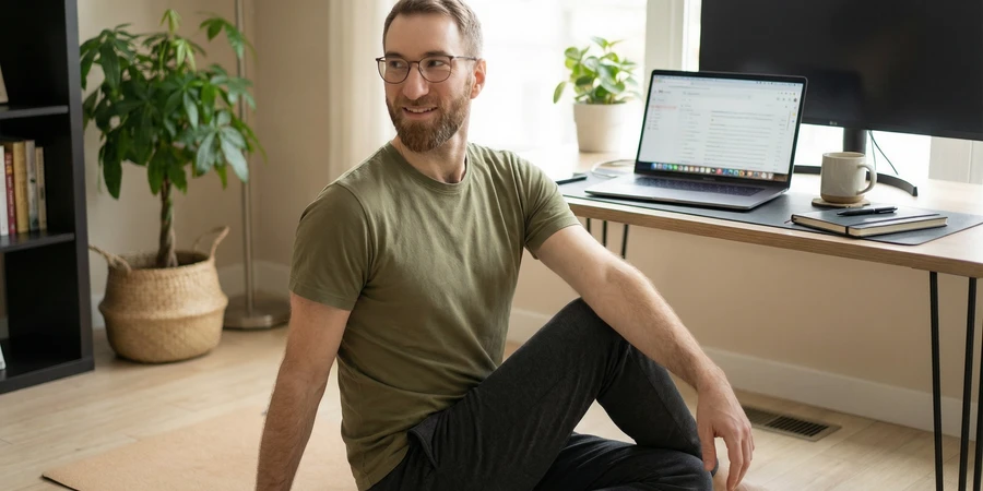 Secuencia de estiramientos profundos en silla para teletrabajadores